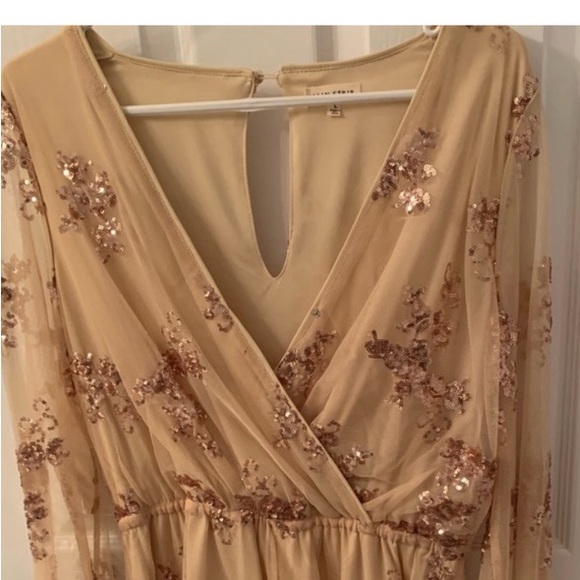 You want Glamour!! Here it is!! Beautiful beige and gold romper!! - Picture 3 of 3